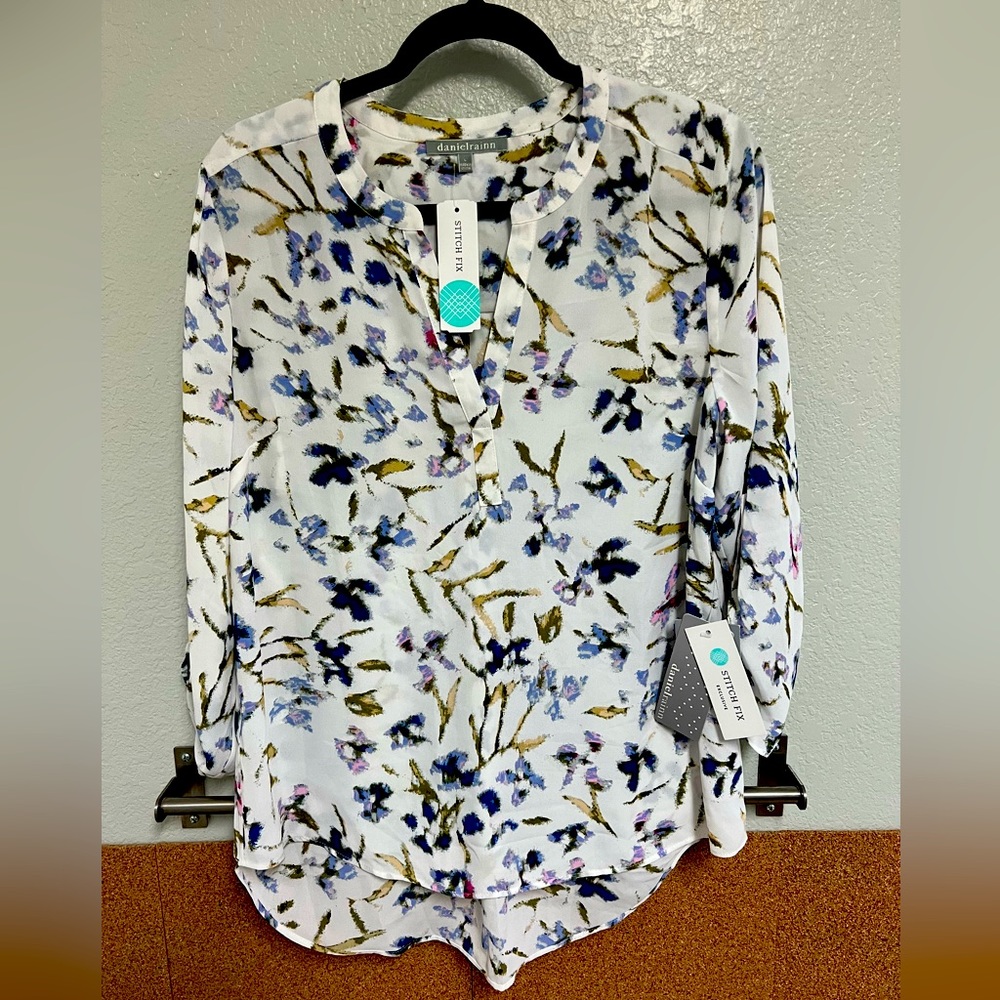Koda women’s split neck blouse in size large.